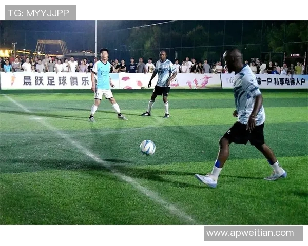 球星闪耀绿茵街头激情碰撞展现足球无限魅力 球星闪耀绿茵街头激情碰撞展现足球无限魅力